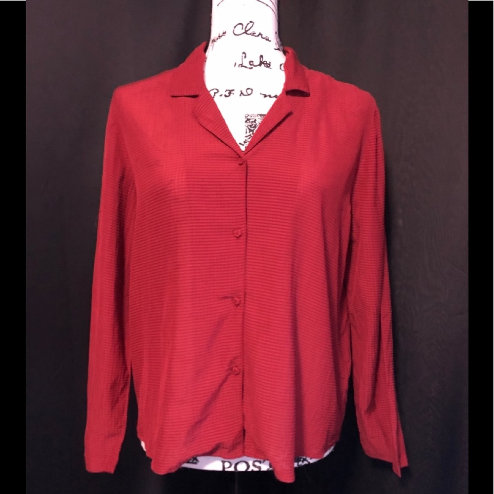 NWT red button down blouse